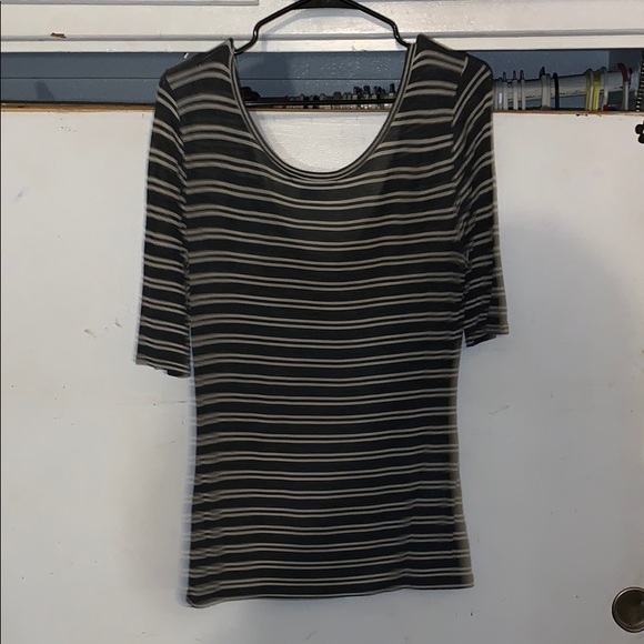 V-neck - Picture 2 of 2